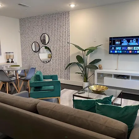 Downtown Houston Gem Stylish, Central & Self Check-In